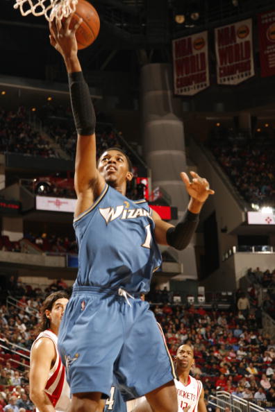 新疆下赛季算是废了！无控卫串联，外援无强解点，刘炜与助教争执（新疆下赛季悬了：无控卫串联、外援缺强点，刘炜与助教起争执）