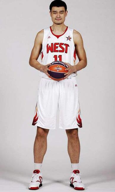 詹姆斯篮板抢断连续上榜（詹姆斯篮板与抢断双榜连登）