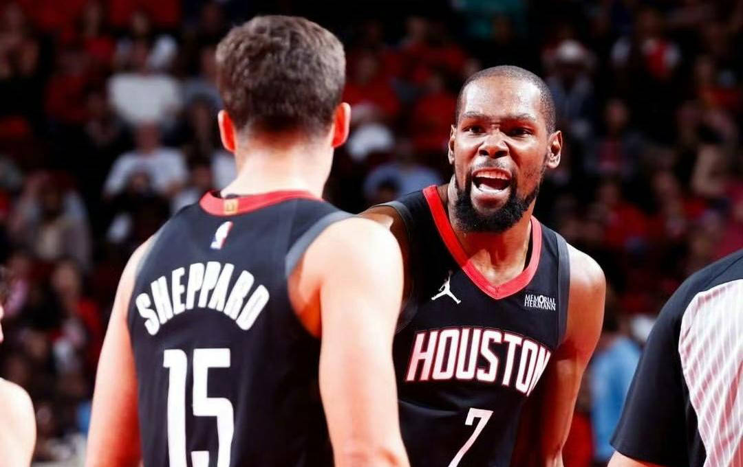 中超联赛总结：积分榜前三分析,（中超赛季回顾：积分榜前三队深度解读）