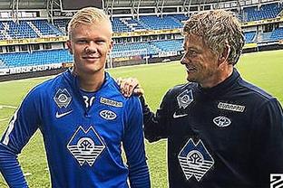 talkSPORT：曼联更衣室认为本赛季是B费在球队的最后一个赛季（据talkSPORT报道，曼联更衣室普遍认定本赛季将是B费在队的最后一季）