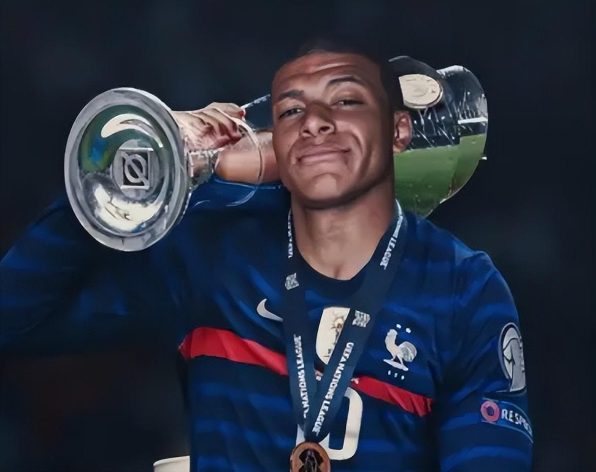 半场战报：申花2-0津门虎，阿苏埃破门，吴曦点射（上半场：申花2-0领先津门虎，阿苏埃破门，吴曦点球建功）