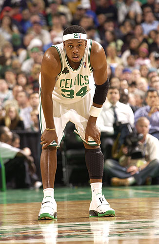 公务还是放松？纳赛尔出现在圣西罗现场观看米兰德比（公务还是休闲？纳赛尔现身圣西罗观战米兰德比）