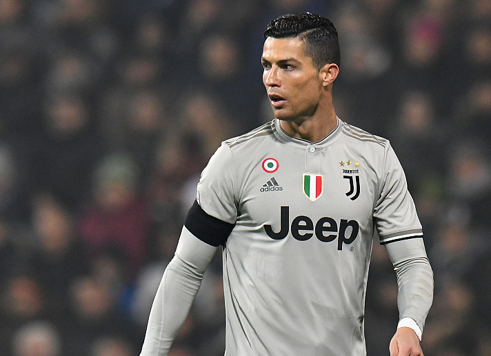 养老？不存在！40岁永动机累瘫了：触球101次 连续10轮狂奔90分钟（养老？想多了！40岁“永动机”累趴：101次触球，已连10轮跑满90分钟）